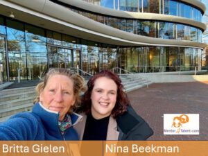 Britta Gielen (Twynstra Gudde) en Nina Beekman (Triodos Bank), mentor en mentee in Mentor4Talent 